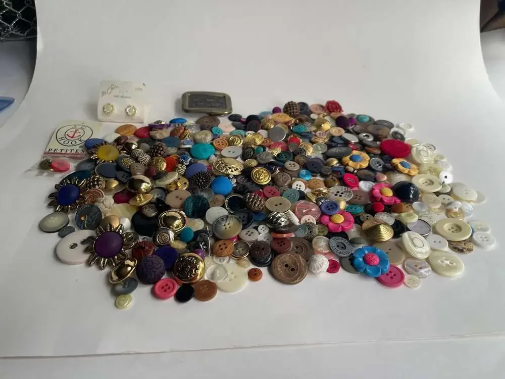 Vintage Mixed Assorted Buttons Lot Flower Metal Wood Plastic Craft
